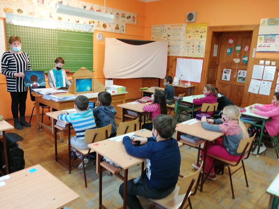 papirszinhaz1.jpg
